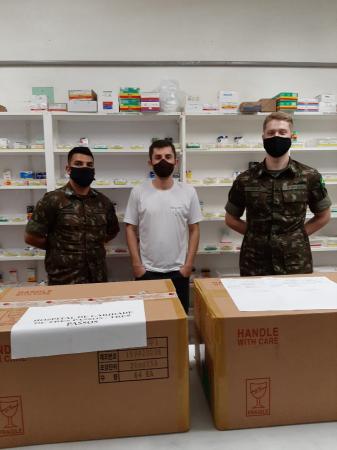 Medicamentos foram entregues ao Hospital de Caridade pelo 3º Grupamento Logístico do Exército (Foto: Divulgação/ASCOM Três Passos)