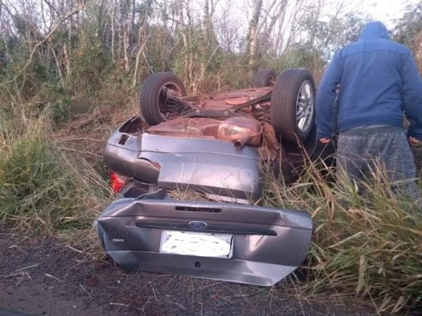 Veículo foi encontrado ao lado da ERS 330 (Foto: Reprodução/Observador Regional)