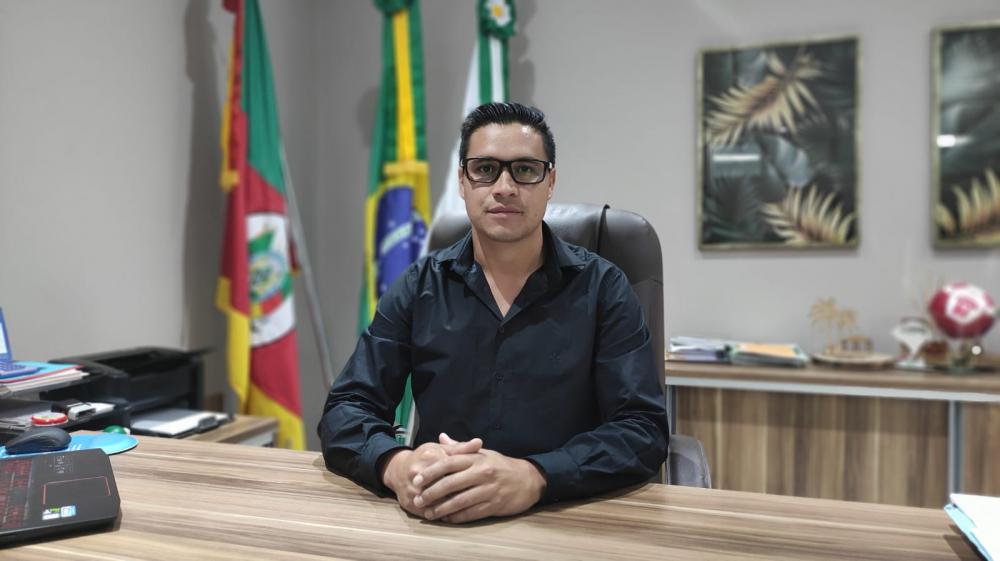 Diube assumiu o poder executivo na manhã desta terça-feira (Foto: Divullgação)