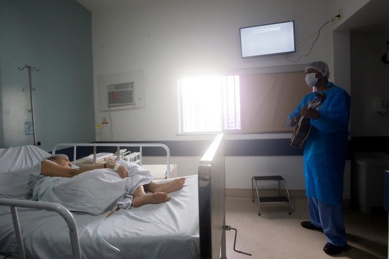 O SUS já reconhece a musicoterapia pela contribuição no tratamento de pacientes - (Foto: Paula Fróes/Governo da Bahia)