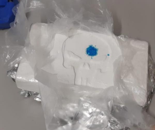 Polícia Rodoviária Federal apreendeu dois quilos de cocaína e 140 gramas de maconha (Foto: Divulgação/PRF)