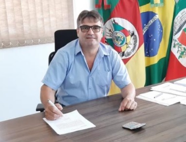 Presidente da Câmara de Vereadores tinha 48 horas para cumprir a obrigação legal (Foto: Divulgação | ASCOM Braga)
