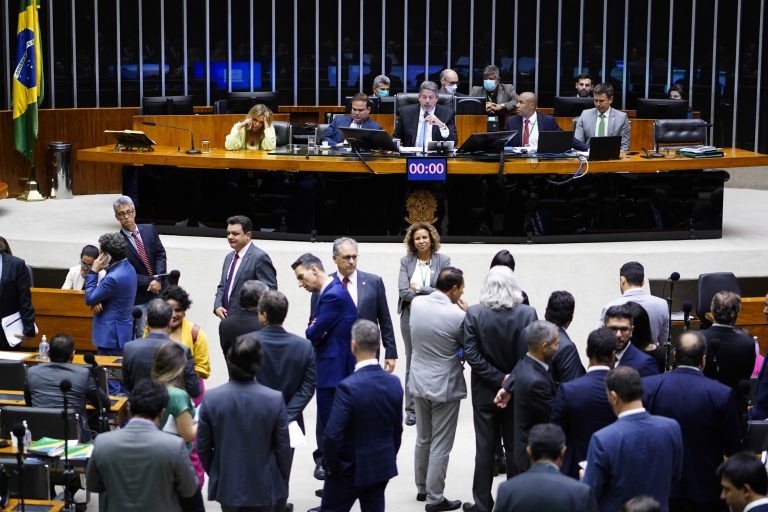 Deputados na sessão do Plenário desta quarta-feira - (Foto: Pablo Valadares/Câmara dos Deputados)