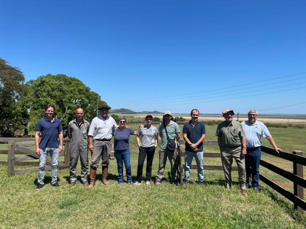 Integrantes da Missão Chilena ao RS e técnicos do serviço veterinário oficial do RS, no começo de dezembro (foto: Marcelo Göcks, divulgação)