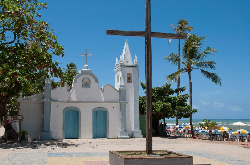 Igreja de São Francisco de Assis, junto à Praia do Forte, em Mata de São João, na Bahia; para projeto proveniente da Câmara, o cristianismo — fé professada pela maioria da população — é manifestação cultural - Getty Images/iStockphoto