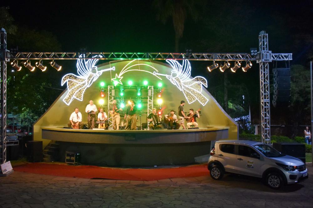 Entre os shows da programação ocorreu apresentação de Valdomiro Maicá (Foto: Divulgação)
