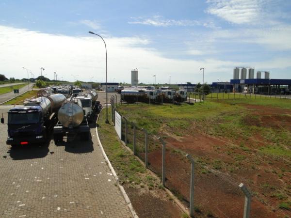 Local era usado pela Nestlé e estava abandonado desde que a empresa encerrou as atividades na região (Foto: Milton Taborda/TP/Rádio Difusora)