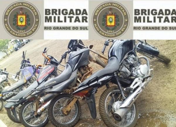Três motos acabaram recolhidas por adulteração do sinal identificador e uma estava com registro de furto/roubo (Foto: Divulgação/BM)