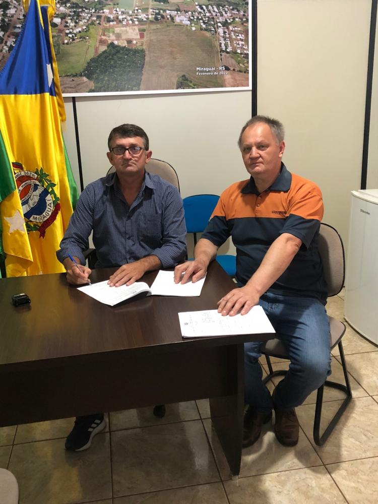 Prefeito Luis Carlos Hermann e Responsável pelos projetos Olnei Hermes (Foto: Divulgação)