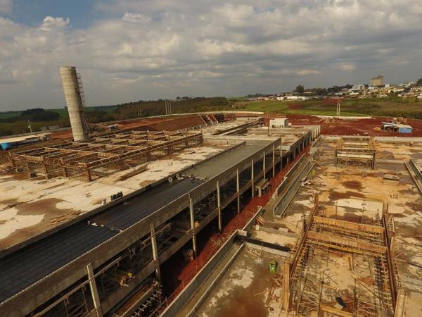 Hospital Público Regional está sendo construído ao lado da BR 468 (Foto: Pedro Júlio Possamai)