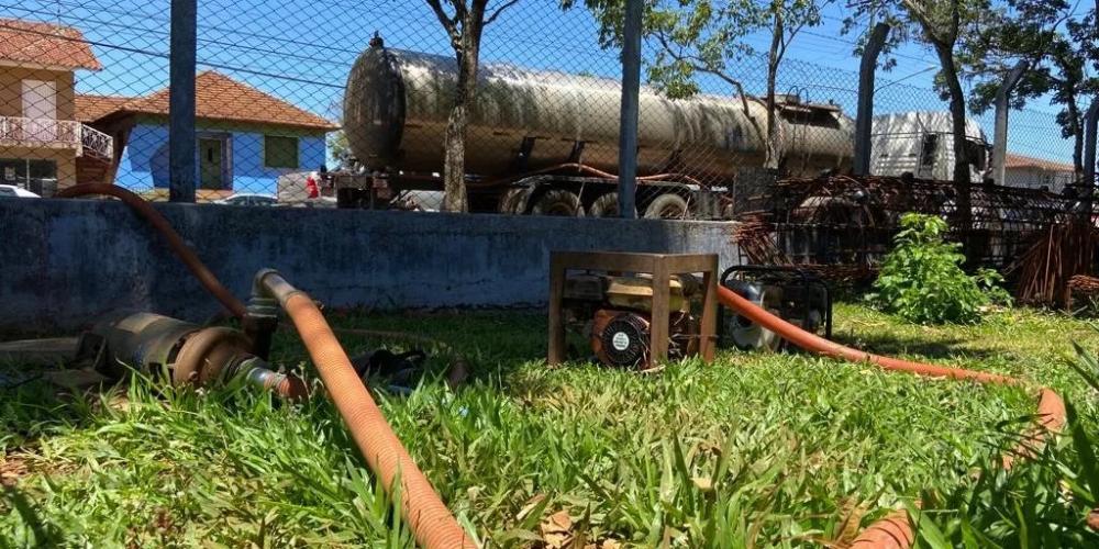Caminhões abastecem reservatório de água em Tenente Portela (Foto: Divulgação)