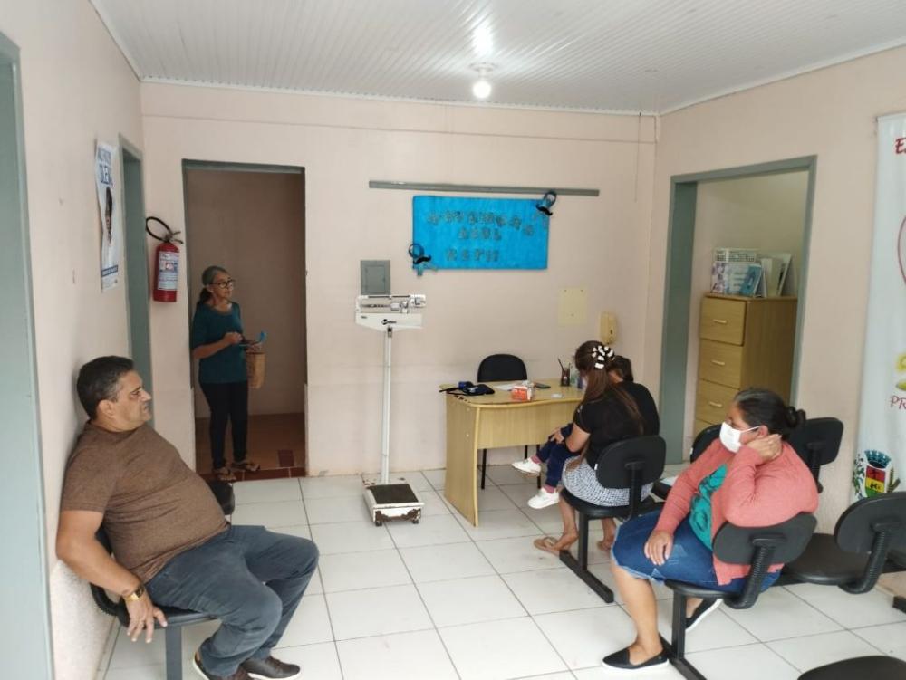 Prefeito esteve acompanhando atendimento no interior do município (Foto: Divulgação)
