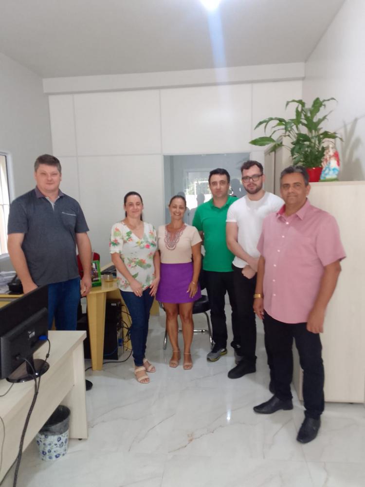 Prefeito Belô e integrantes da administração se reuniram com a representante do Sebrae (Foto: Divulgação)