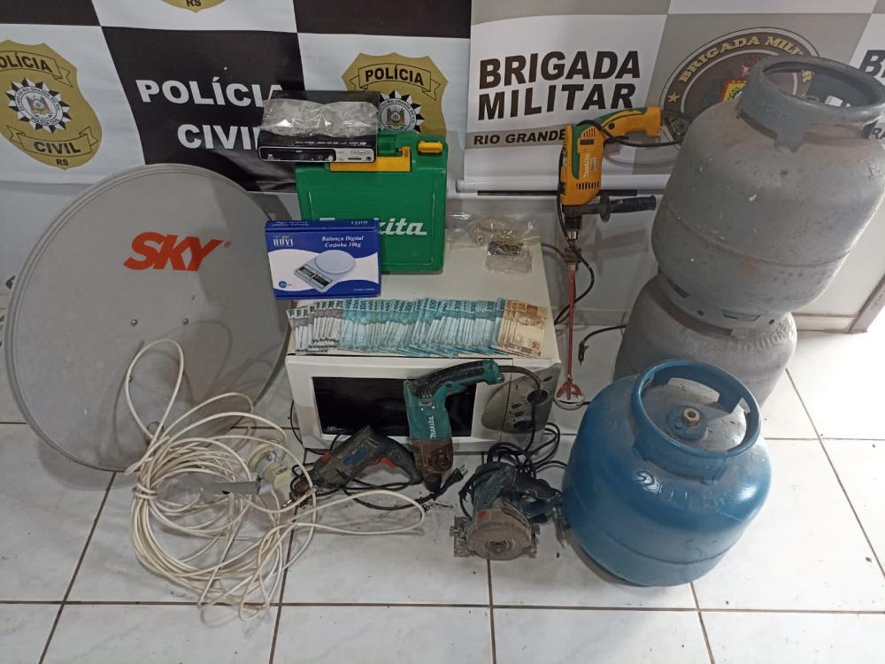Materiais apreendidos pela Polícia Civil (Foto: Divulgação)