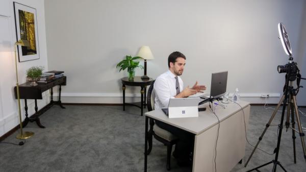 Leite lembrou que mudança não significa que seja possível relaxar. Foto: Felipe Dalla Valle/Palácio Piratini