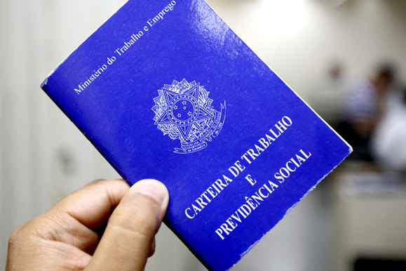 Pelo menos cinco projetos tratam da concessão do seguro-desemprego a microempreendedores individuais (MEI), empregados domésticos e outros trabalhadores - Foto: Reprodução Agência Câmara
