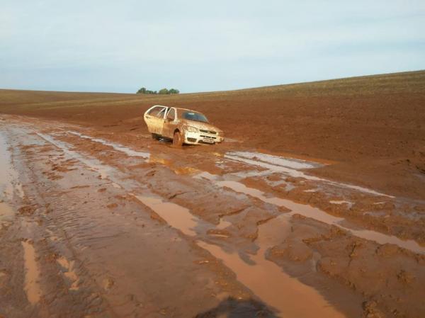 Situação da estrada em Vila São Pedro, interior de Coronel Bicaco, no começo do mês passado (Foto: Marcelo Jurandi)