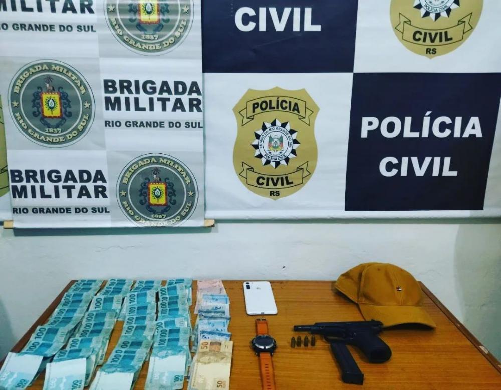 Materiais e armas apreendidas na ação (Foto: Divulgação)