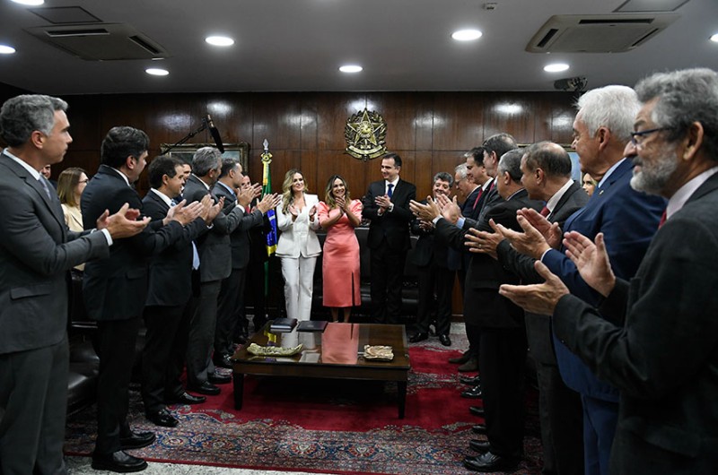 O presidente Rodrigo Pacheco deu posse à Augusta Brito, Ana Paula Lobato e Fernando Farias nesta quinta-feira - Roque de Sá/Agência Senado