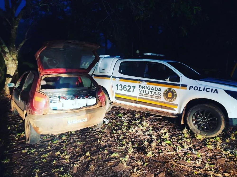 Materiais apreendidos em um carro abandonado (Foto: Divulgação)
