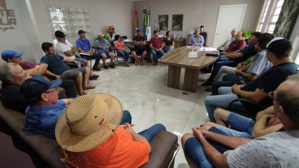 Reunião ocorreu no gabinete do prefeito de Tenente Portela (Foto: Divulgação)