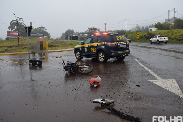 Acidente envolveu um automóvel emplacado em Canoas e uma motocicleta - Foto - Suzana Buzanello/Folha do Noroeste