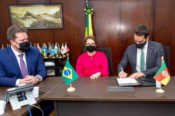 Comitiva gaúcha em Brasília para a formalização do Rio Grande do Sul como zona livre da febre aftosa sem necessidade de vacinação (Foto: Divulgação/SECOM-RS)