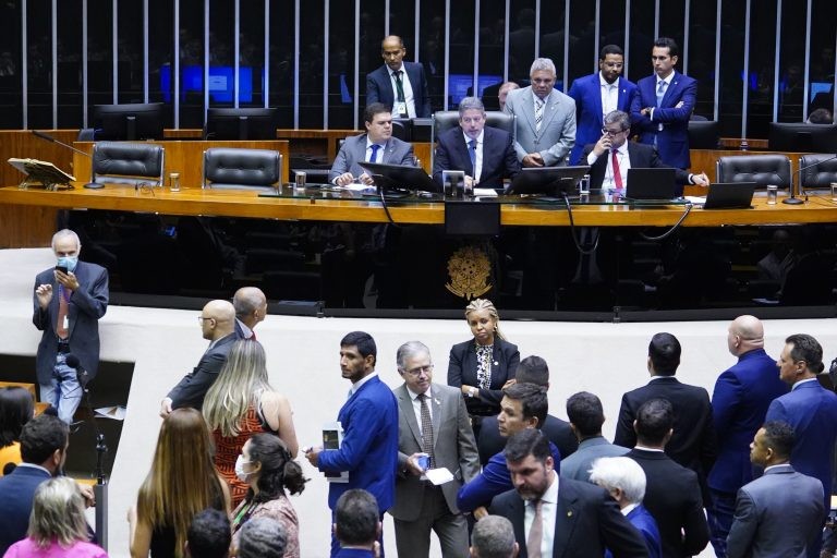 Presidente da Câmara, Arthur Lira, comanda a sessão do Plenário - (Foto: Pablo Valadares/Câmara dos Deputados)