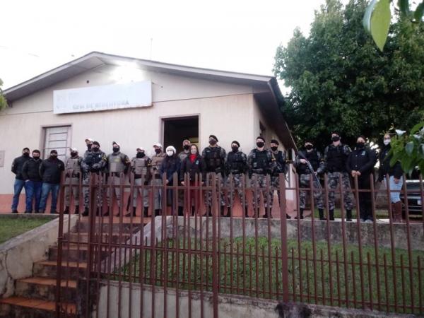 Policiais militares, fiscais municipais e Conselho Tutelar trabalharam conjuntamente na ação em Vila São João (Foto: Divulgação/BM)