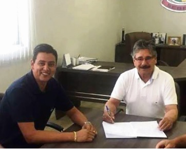 Prefeito Cleiton Bonadiman, e o vice-prefeito, Marcelino Galvão Bueno Sobrinho (Foto: Reprodução/Jornal O Alto Uruguai)
