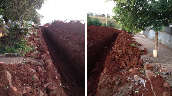 Está ocorrendo a colocação de tubos, para drenagem pluvial, junto à rua Goitacazes, no bairro Verzeri, em Tenente Portela - Foto: Reprodução Portal Celeiro