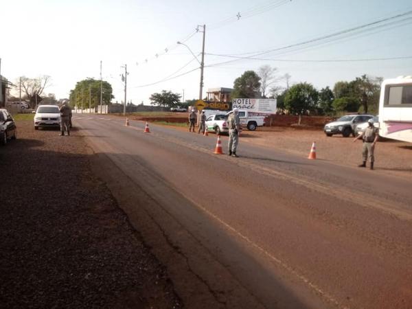 Fiscalização de trânsito na cidade de Tenente Portela (Foto: Divulgação/BM)