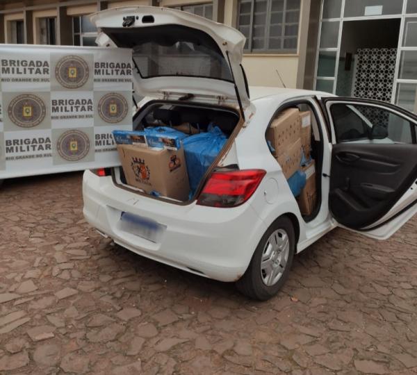 Cigarros contrabandeados eram transportados em um automóvel abordado na localidade de Lajeado Tigre (Foto: Divulgação/BM)