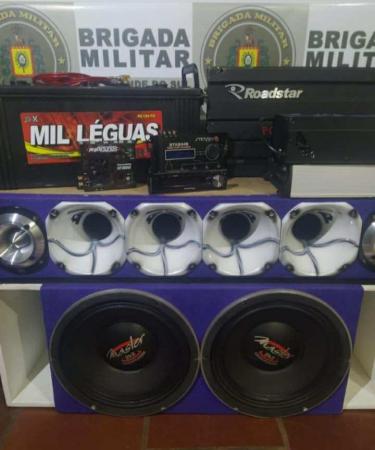 Aparelhagem sonora foi confiscada pela BM - (Foto: Divulgação/Brigada Militar)