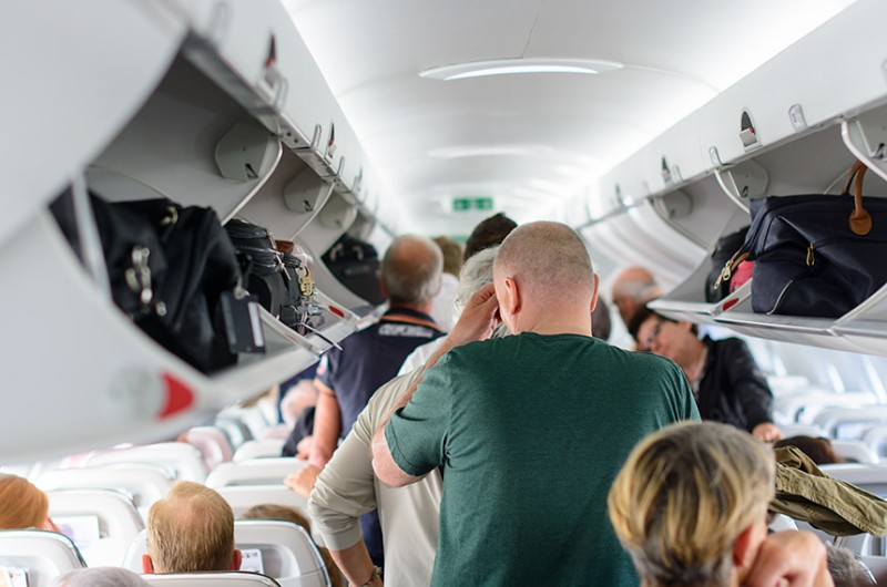 A pena prevista para lesão corporal e ameaça em aviões é de seis meses a dois anos de prisão - kadosafia/Adobe Stock