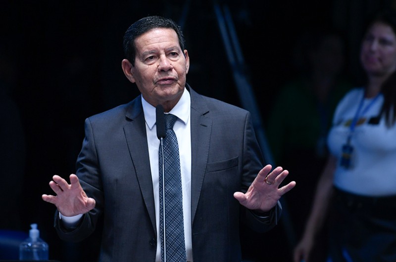Requerimento foi apresentado por Hamilton Mourão; projeto era o primeiro item da pauta - Edilson Rodrigues/Agência Senado