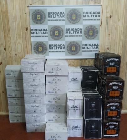 Ao todo, foram apreendidas 419 garrafas de vinho estrangeiro (Foto: Divulgação/BM)