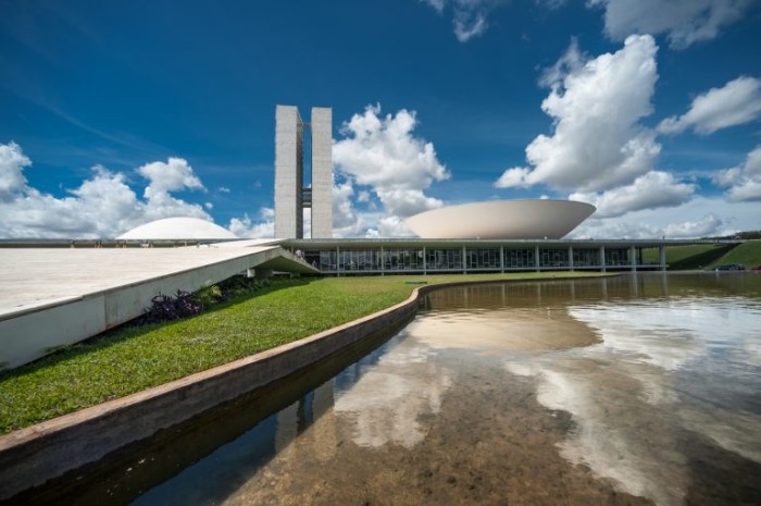 Vegetação ao redor da Câmara é irrigada com água de reúso - (Foto: Depositphotos)