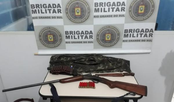 Espingarda calibre 28 apreendida com o indivíduo também estava em situação de furto (Foto: Divulgação/7º BPM)