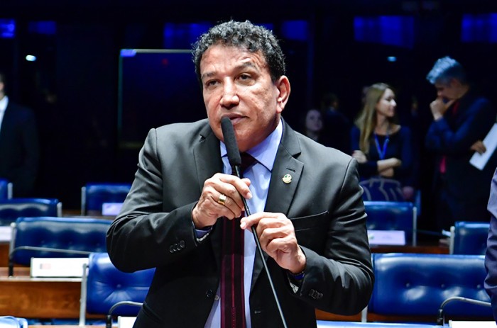 Para o senador, o Código Penal e o ECA estão ultrapassados e não reconhecem que o adolescente pode 