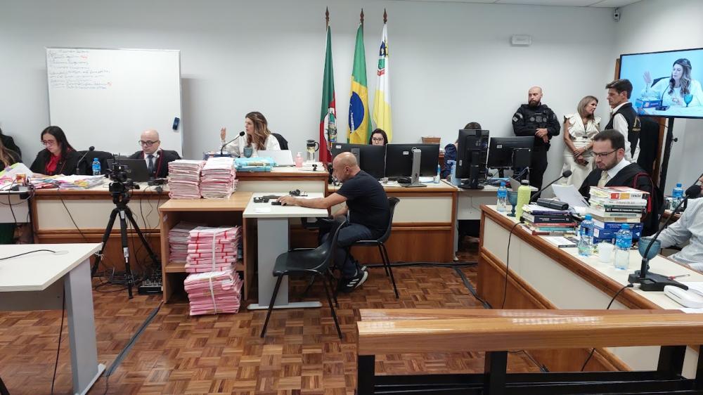 Júri está ocorrendo no Tribunal do Júri de Três Passos (Foto: Jonas Martins)