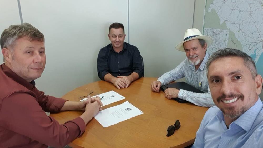 Prefeitos em reunião na capital do estado (Foto: Prefeitura de Três Passos/Divulgação)