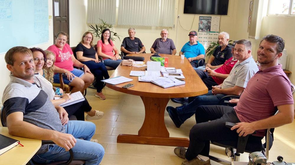 Reunião tratou sobre Festa do Colono e Motorista (Foto: Prefeitura de Três Passos/Divulgação)