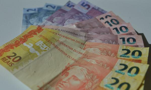O dinheiro só será liberado para saque ou transferência para outra conta bancária a partir de 14 de novembro para os trabalhadores nascidos em dezembro - Foto: Marcelo Casal Jr./Agência Brasil