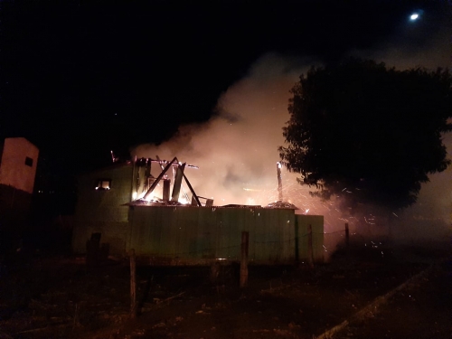 As causas que iniciaram o fogo ainda são desconhecidas - Foto: Guia Crissiumal