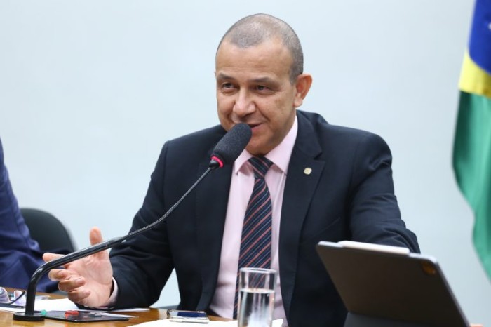 Carlos Gomes quer equipar e descentralizar centros de reciclagem - (Foto: Vinicius Loures/Câmara dos Deputados)