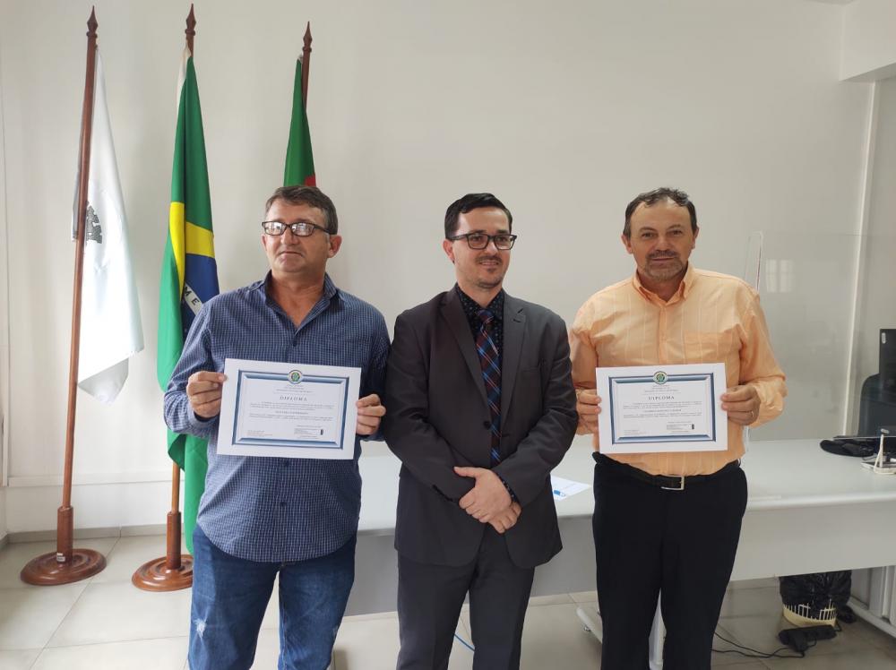 Prefeito e vice foram diplomados pelo juíz eleitoral de Tenente Portela (Foto: Rádio Planeta FM)