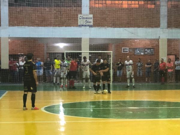 Nas práticas de exercícios físicos coletivos ou que exijam contato físico, deverão ser observadas as regras de distanciamento controlado (Foto: Diones Roberto Becker)