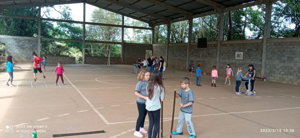 Atividades foram desenvolvidas durante aulas de educação física (Foto: Ascom/Derrubadas) 