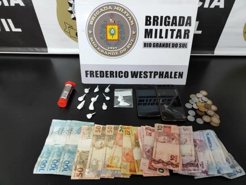 Materiais apreendidos pelas autoridades (Foto: Brigada Militar)
